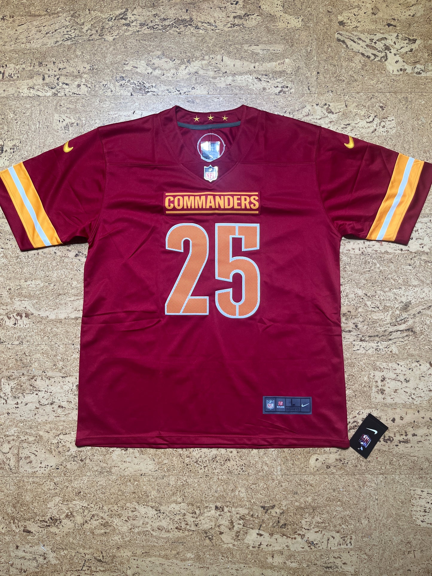 Benjamin St-Juste rouge