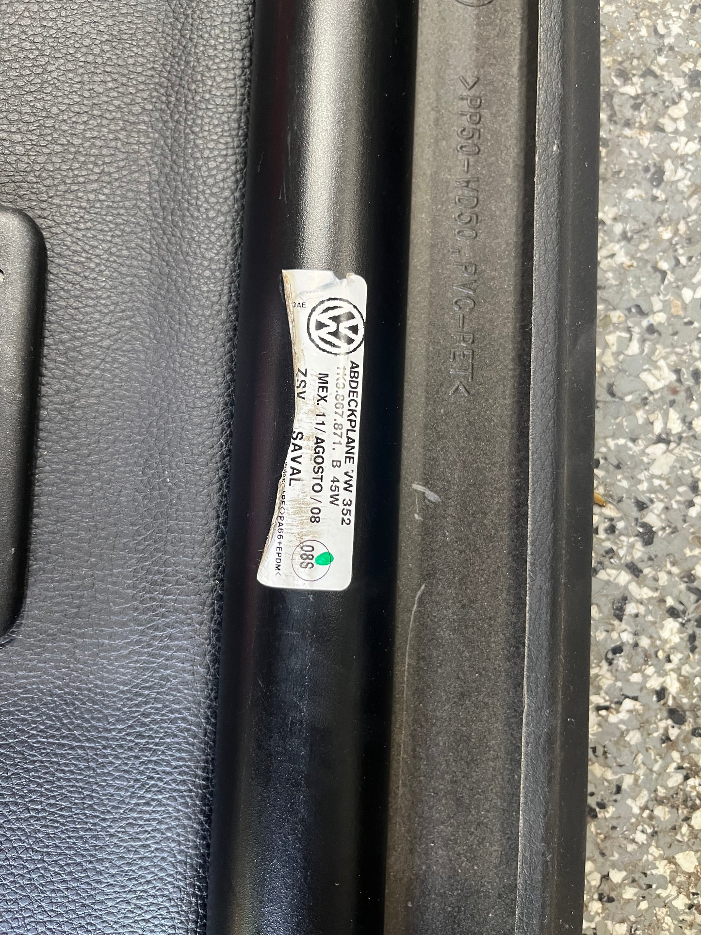 Cargo cover Volkswagen Jetta 2009 cache bagage