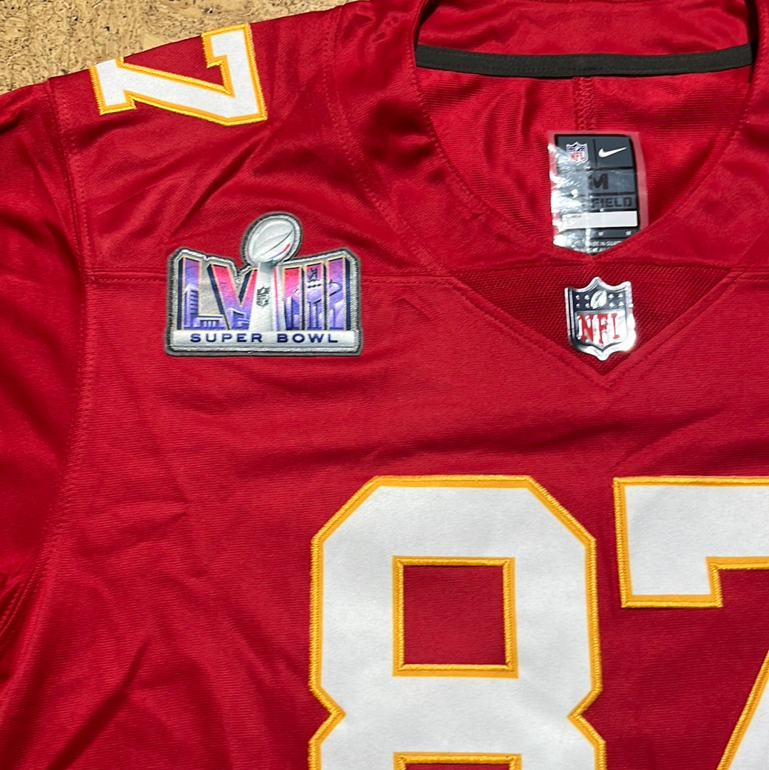 Travis Kelce rouge