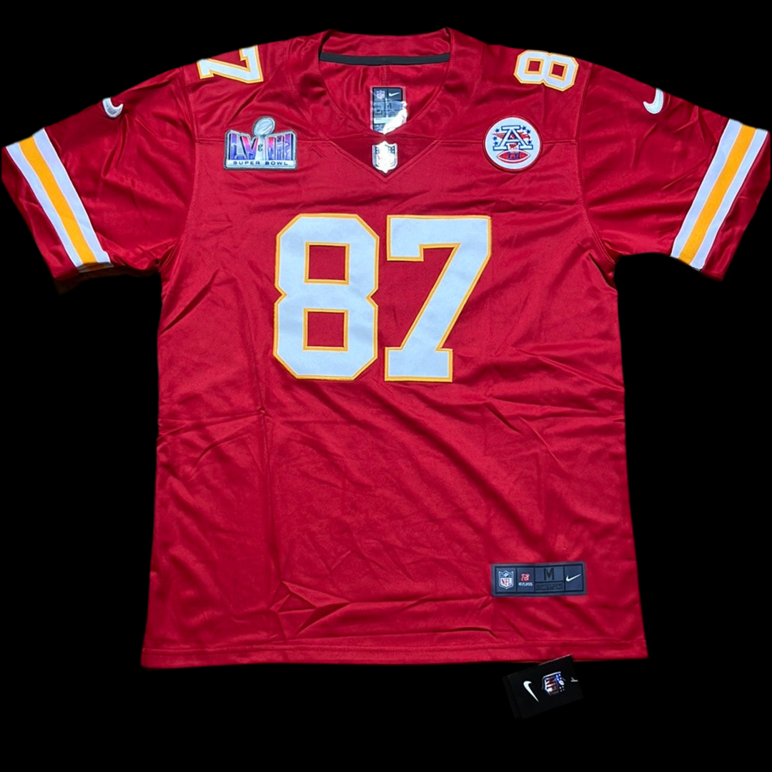 Travis Kelce rouge