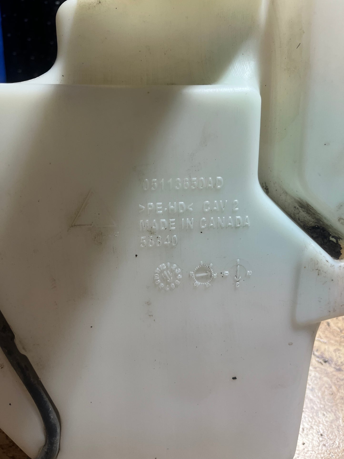 Réservoir lave glace Grand Caravan 11-20 windshield washer tank OEM Chrysler Town and Country