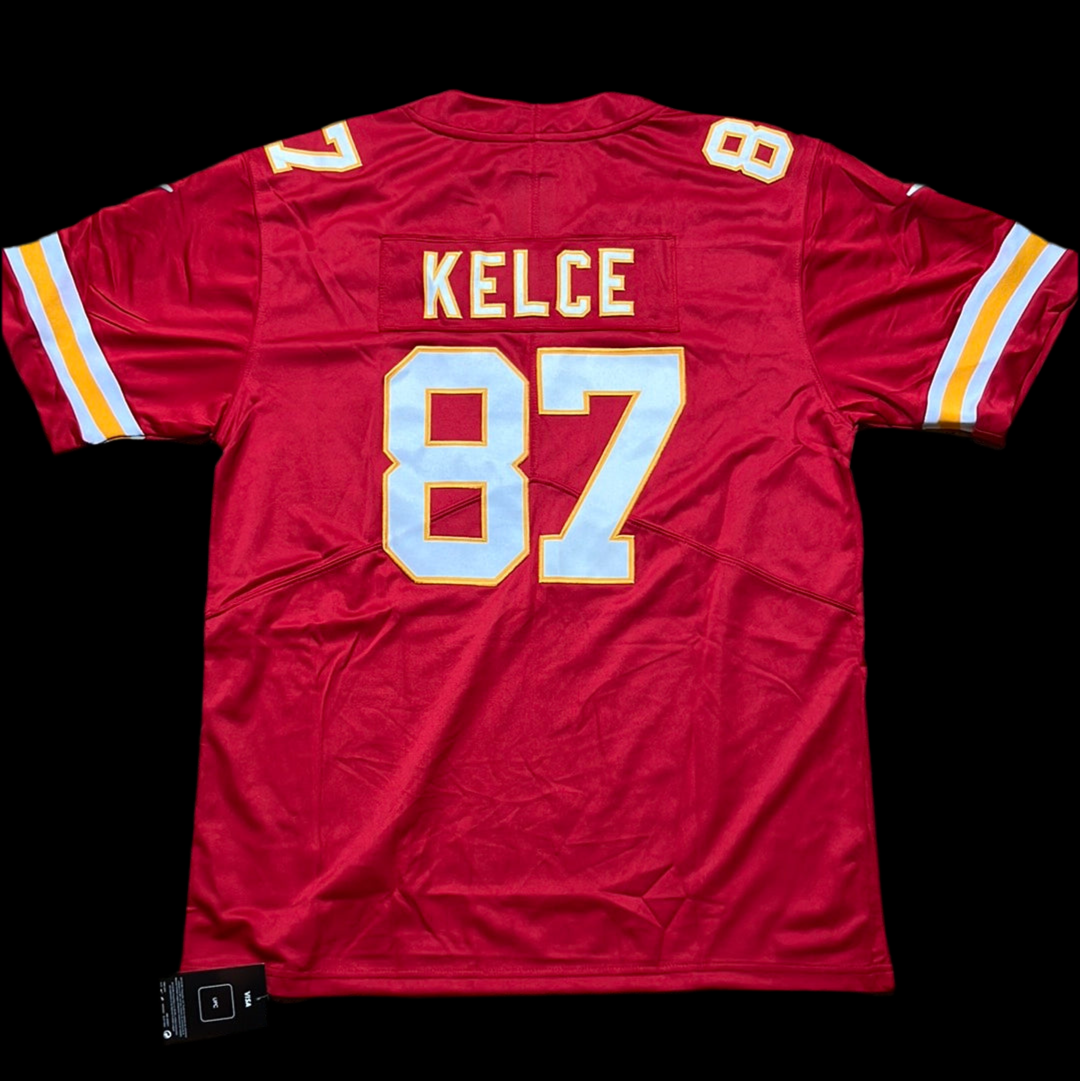 Travis Kelce rouge