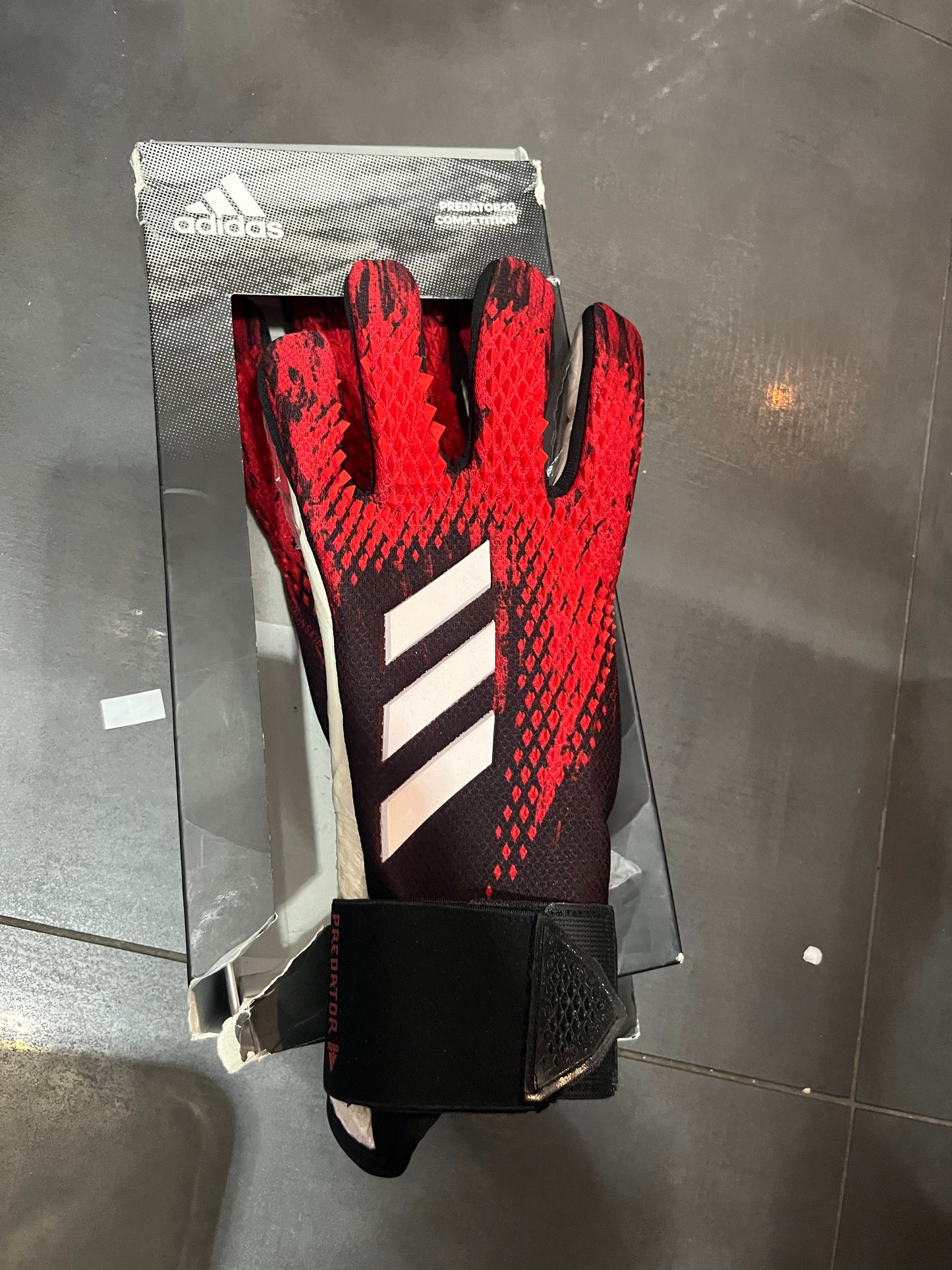 Predator 20 Competition red/black
