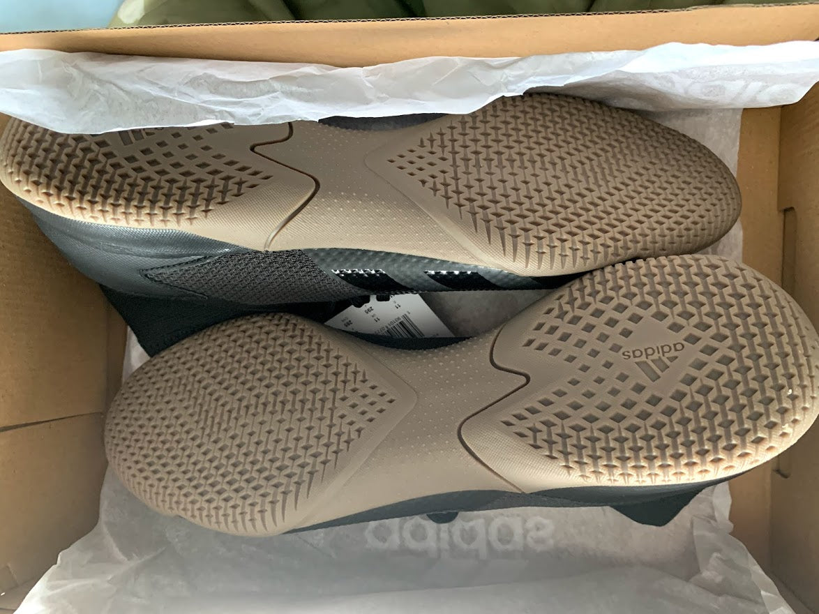 Predator 20.3 Indoor Black