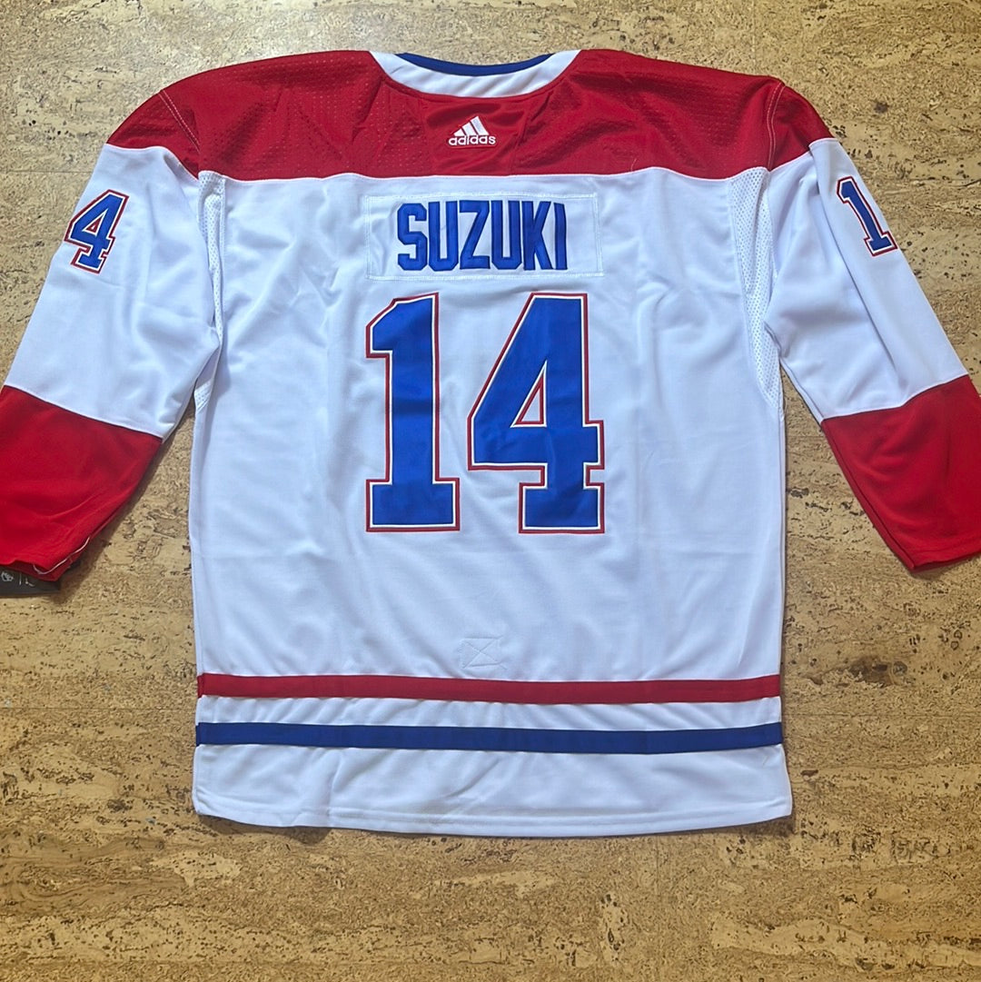 Nick Suzuki blanc