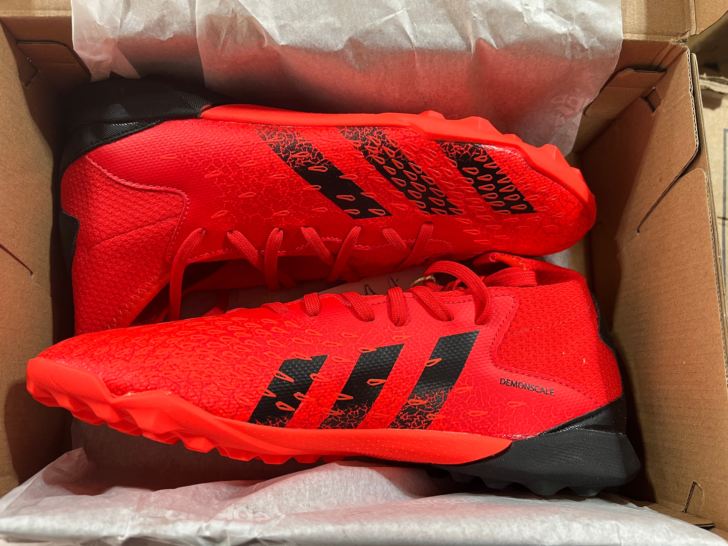 Predator Freak .3 Turf Red