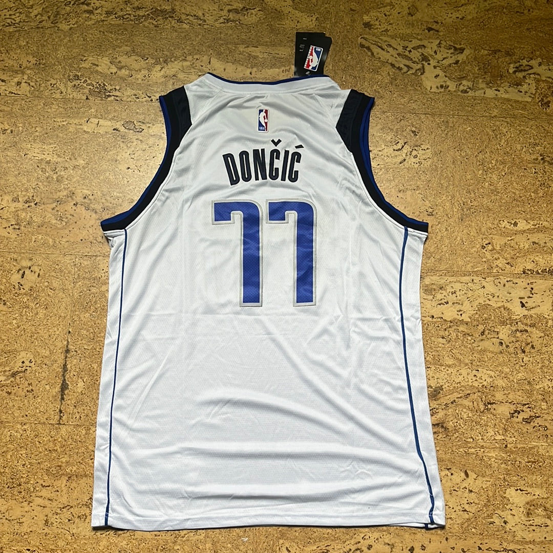 Luka Doncic blanc