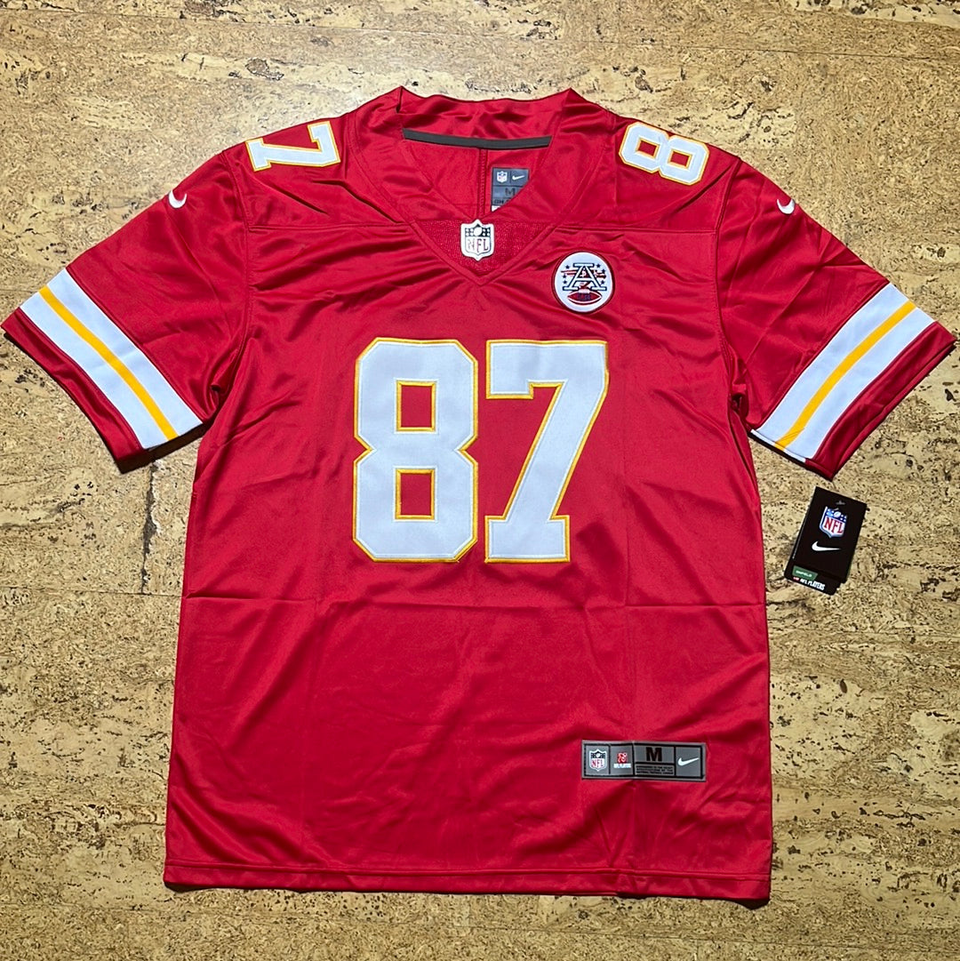 Travis Kelce rouge