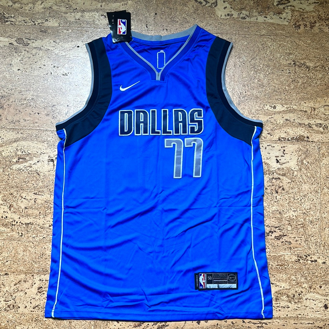 Luka Doncic bleu