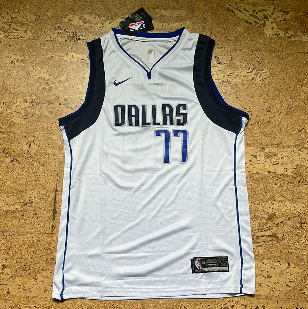 Luka Doncic blanc
