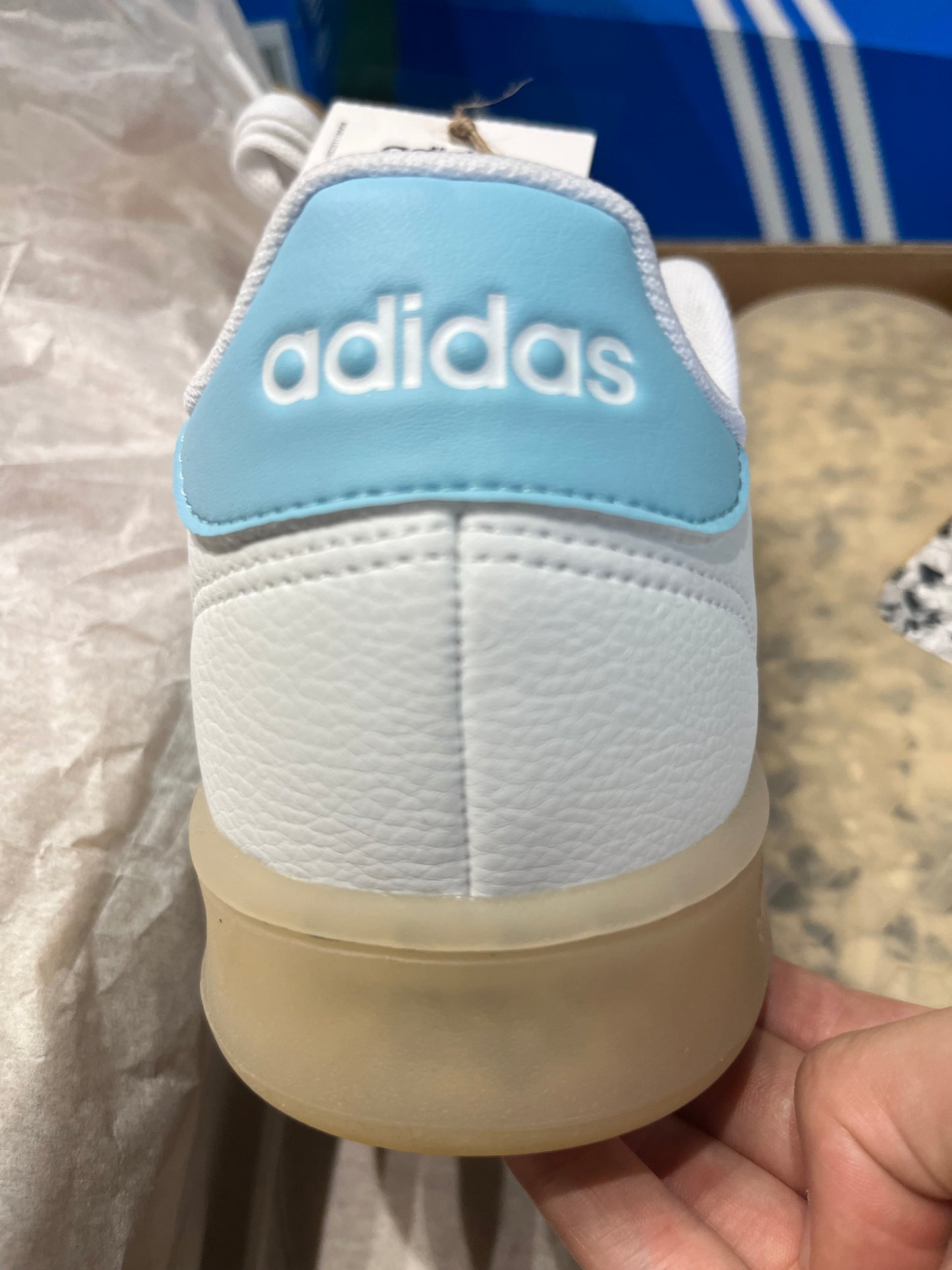 Advantage white/blue