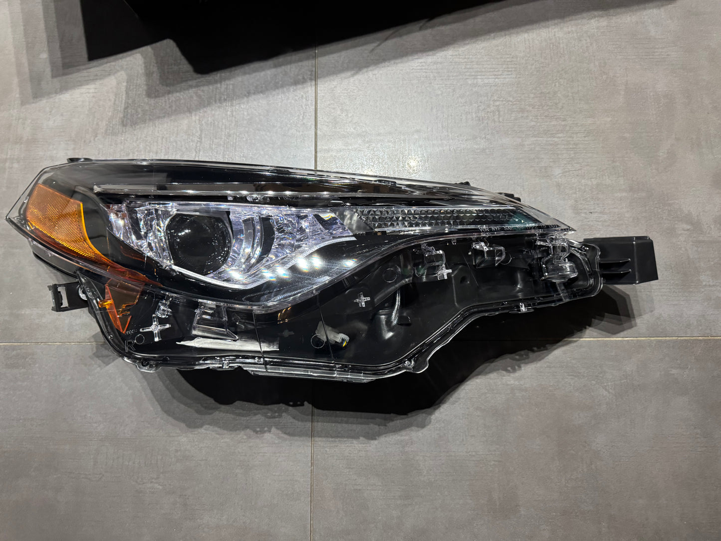 Lumiere avant droite Corolla 2017-19