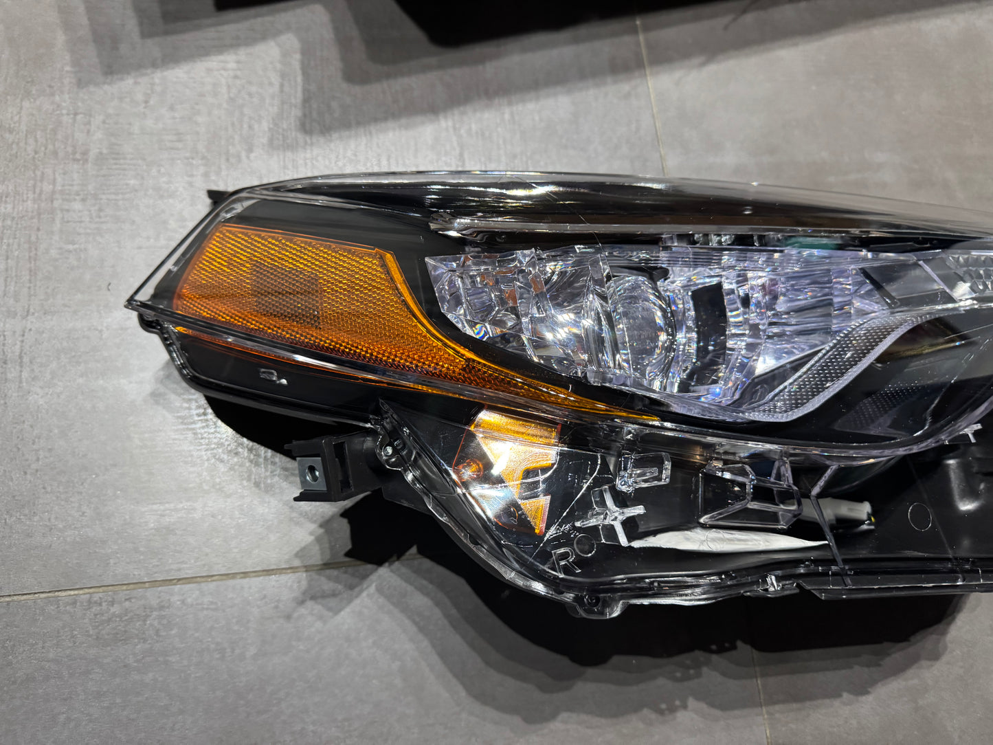 Lumiere avant droite Corolla 2017-19