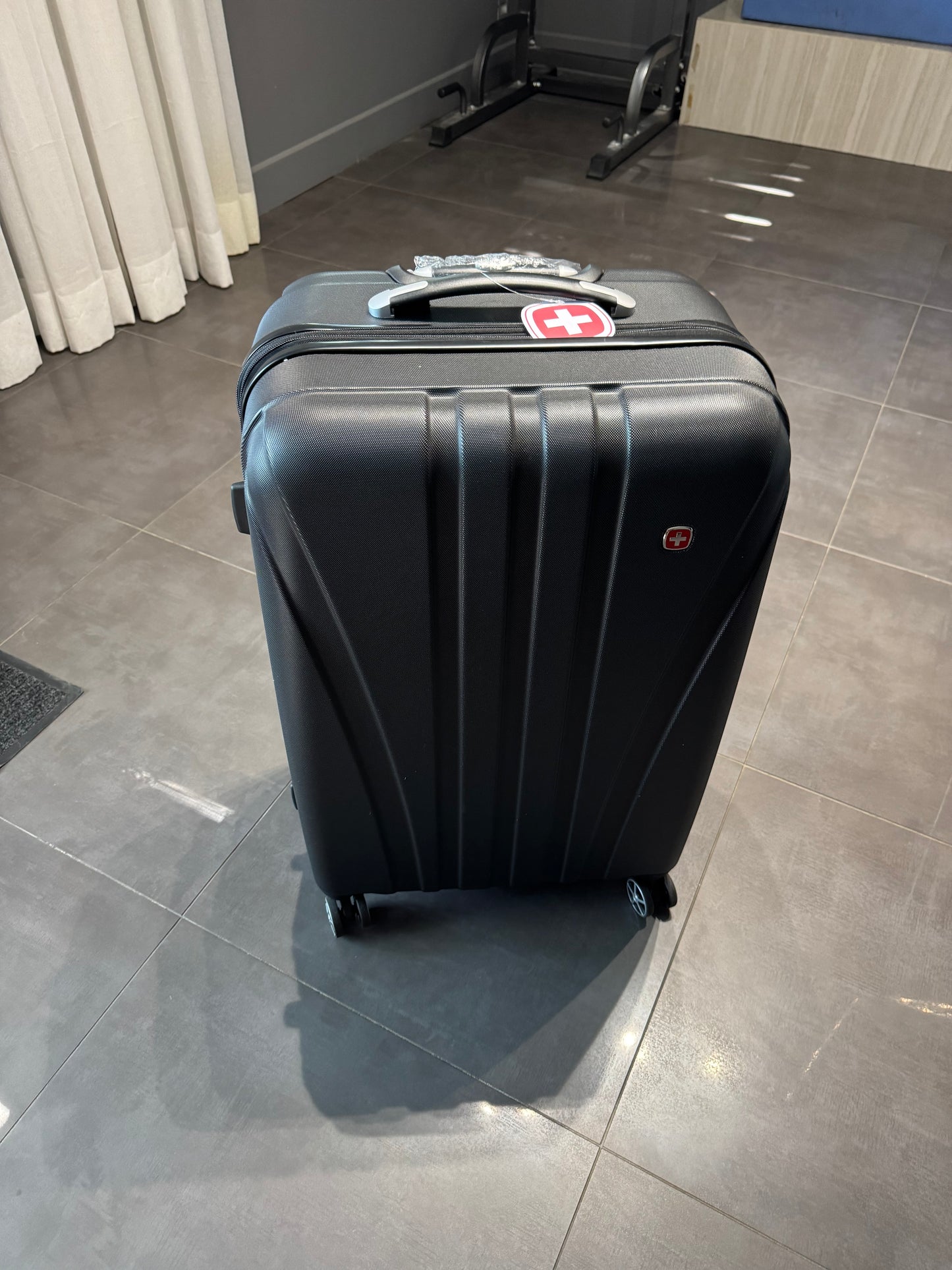 NEW 2 Valises 19”-27" Large et Carry On Luggage’s SwissGear NEUFS
