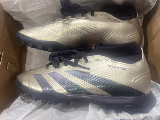 Predator League mid Turf