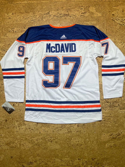 Connor McDavid blanc