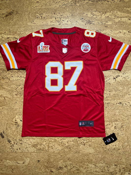 Travis Kelce rouge
