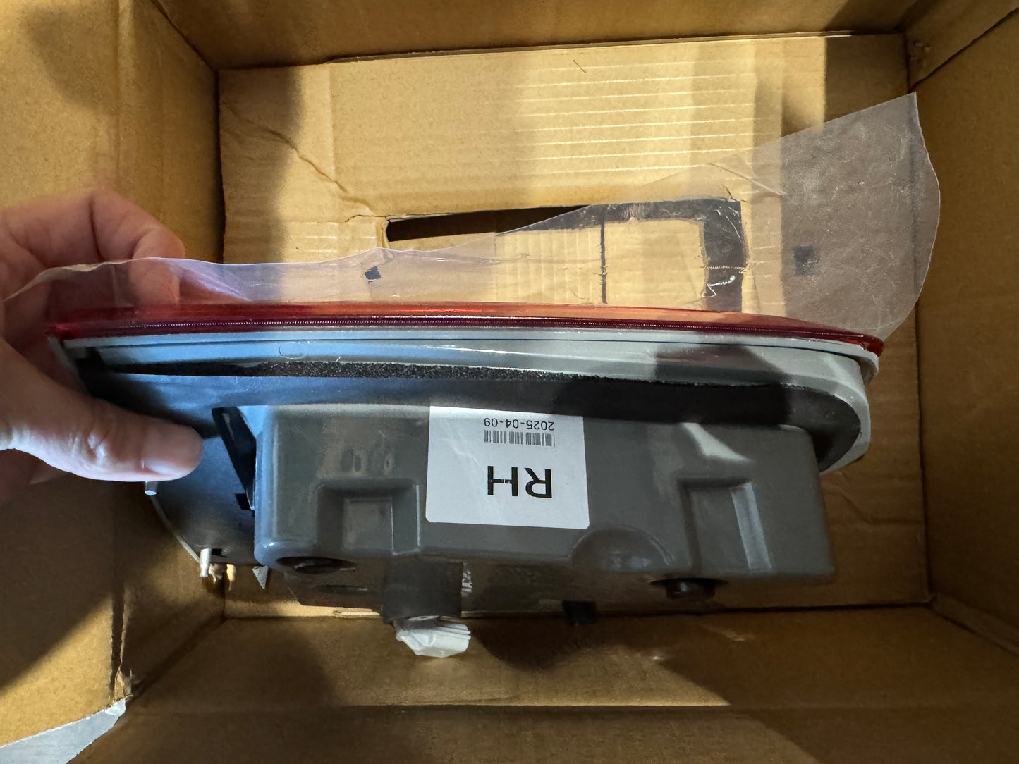 Grand Cherokee 14-21 right inner tail light