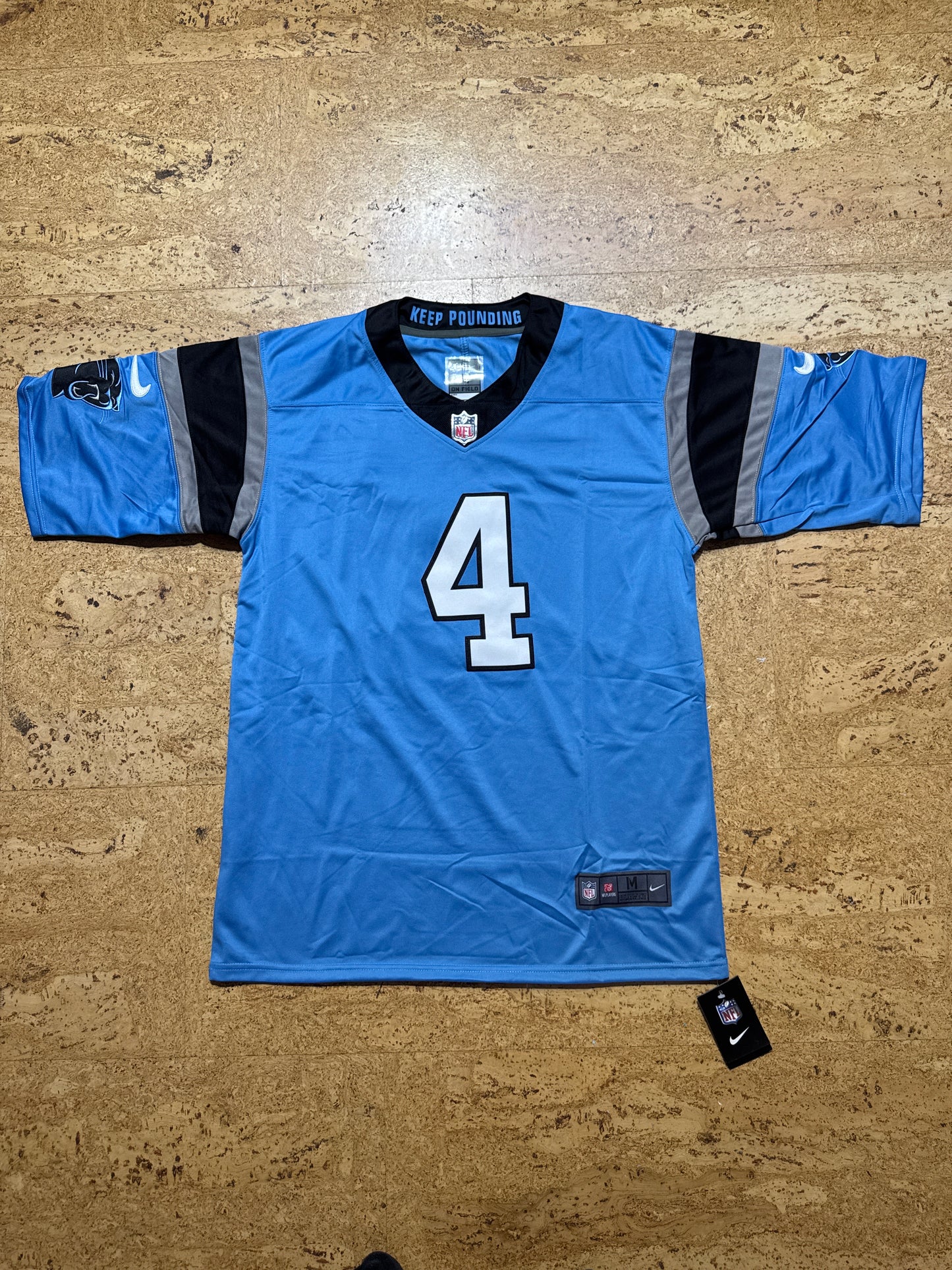 Tetairoa McMillan bleu