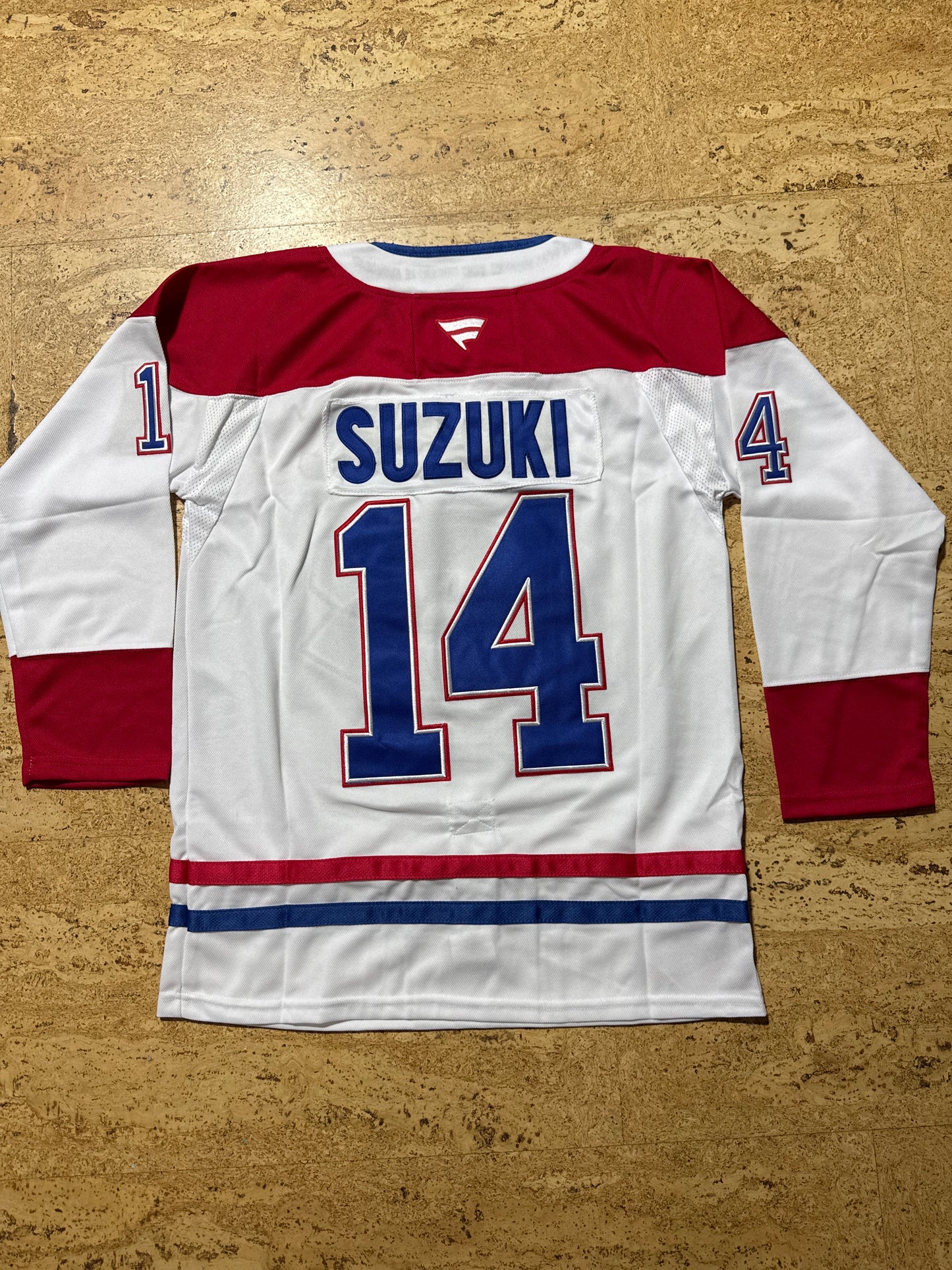 Nick Suzuki blanc