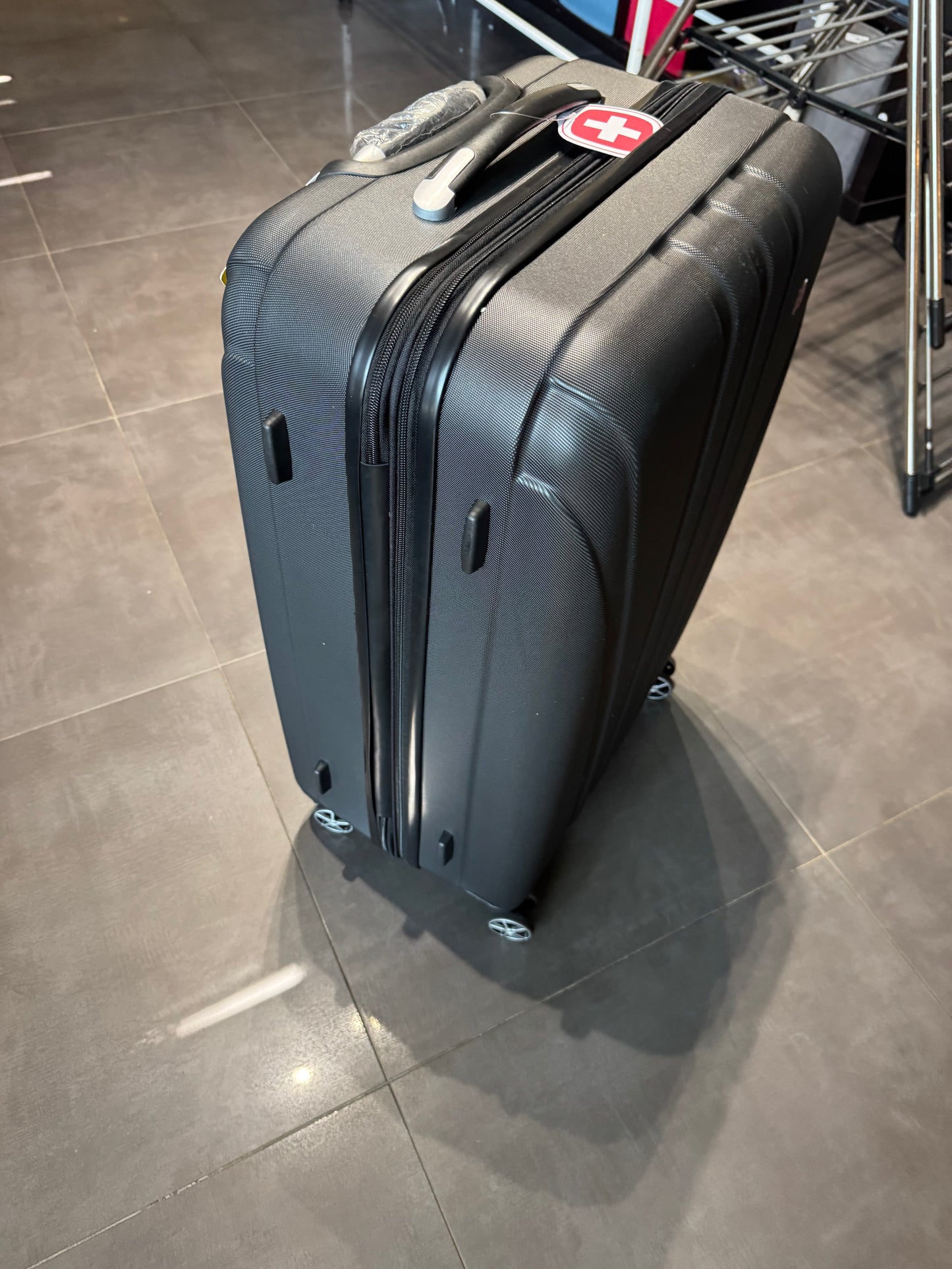 NEW 2 Valises 19”-27" Large et Carry On Luggage’s SwissGear NEUFS