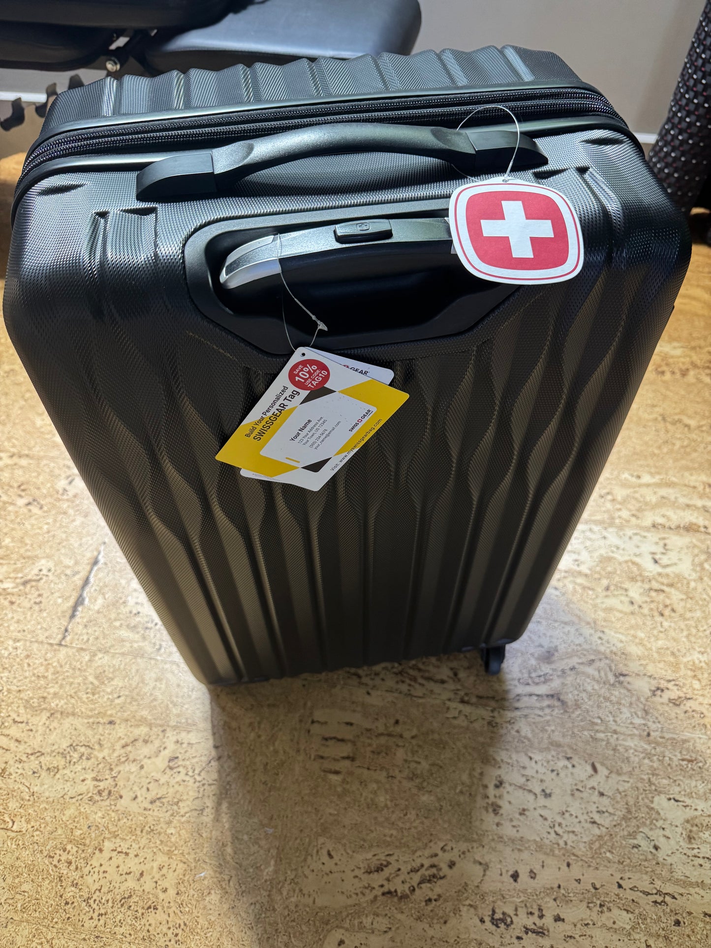 SwissGear 24” Unisex 8018 Hardside Expandable Luggage with Spinner Wheels Luggage- Suitcase