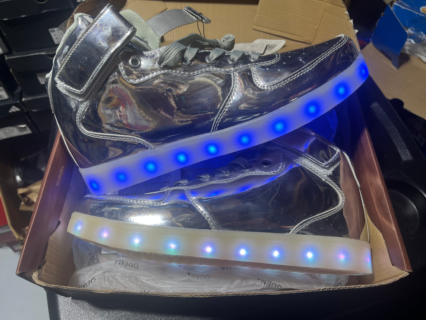Odema Unisex LED Shoes High Top Odema Baskets montantes lumineuses