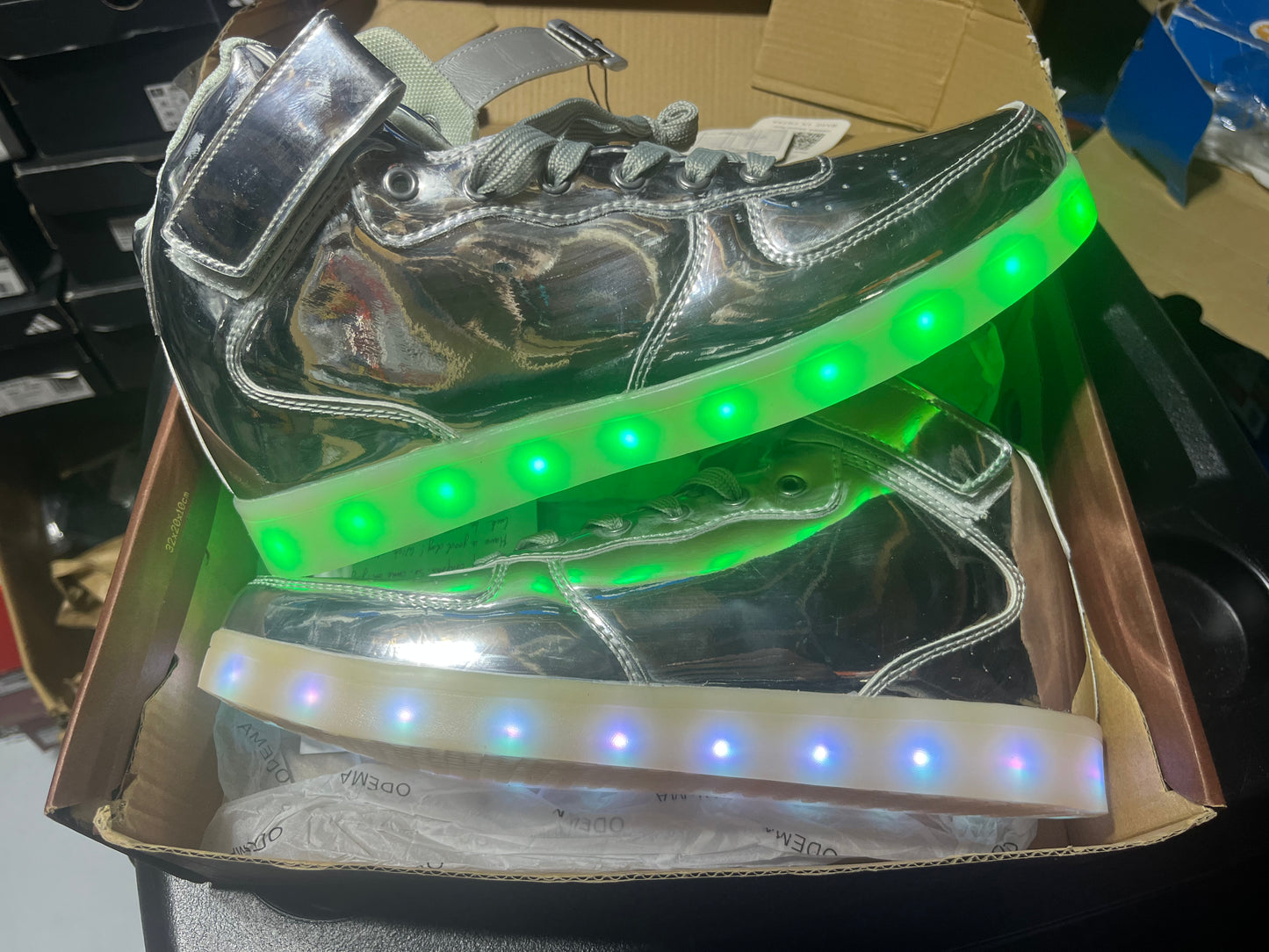 Odema Unisex LED Shoes High Top Odema Baskets montantes lumineuses